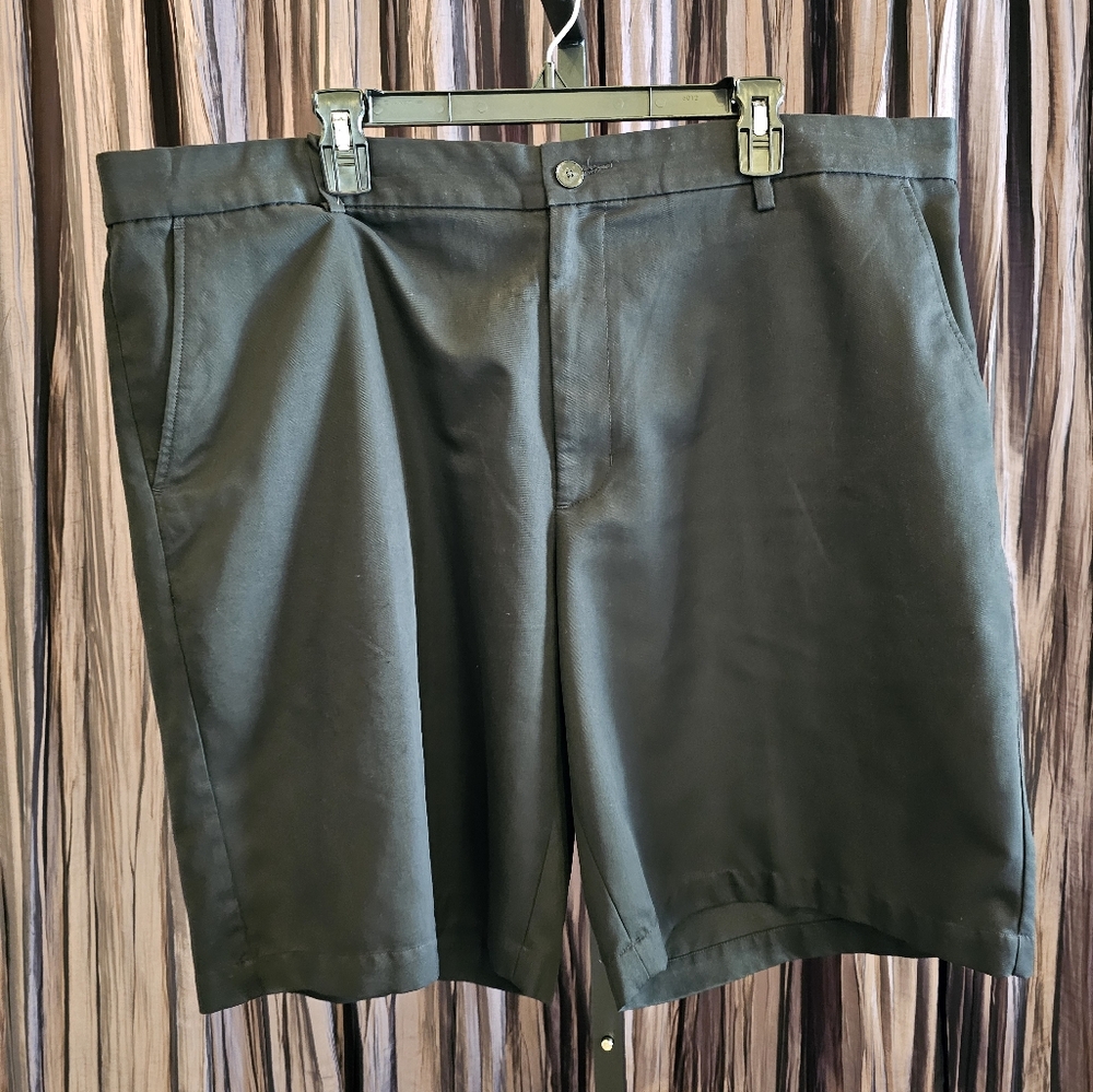 Greg Norman Black Shorts. Sz. 42
